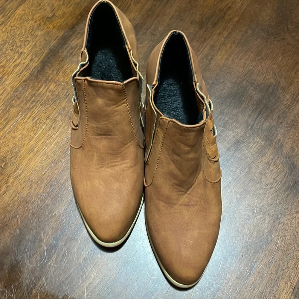 Brand new faux leather ankle boots - Picture 3 of 5